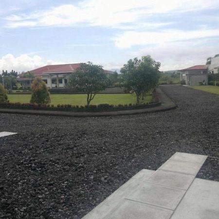 Mayon View Garden Apartelle Sa Bukid Legazpi Exterior foto