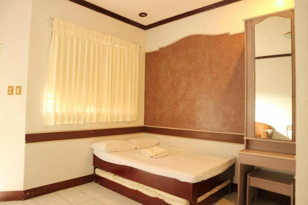 Mayon View Garden Apartelle Sa Bukid Legazpi Exterior foto