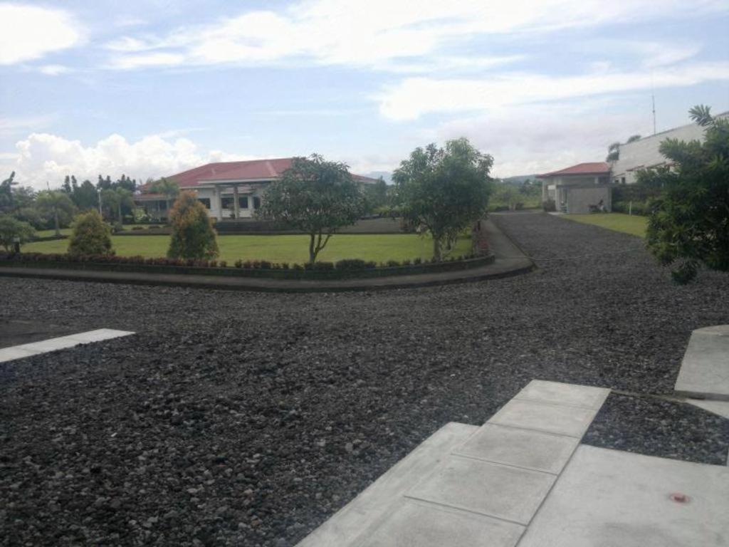 Mayon View Garden Apartelle Sa Bukid Legazpi Exterior foto