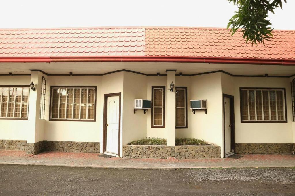 Mayon View Garden Apartelle Sa Bukid Legazpi Exterior foto